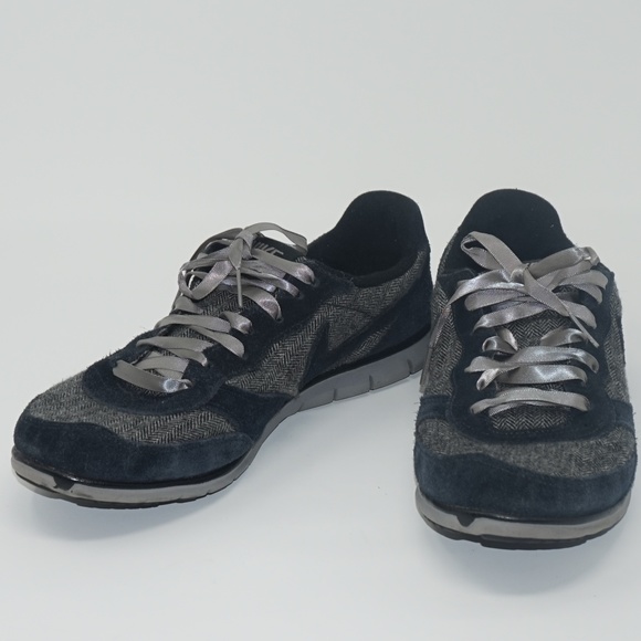 le scarpe nike eclissi movimento naturale nastro lace scarpe poshmark le scarpe nike eclissi movimento naturale nastro lace scarpe poshmark